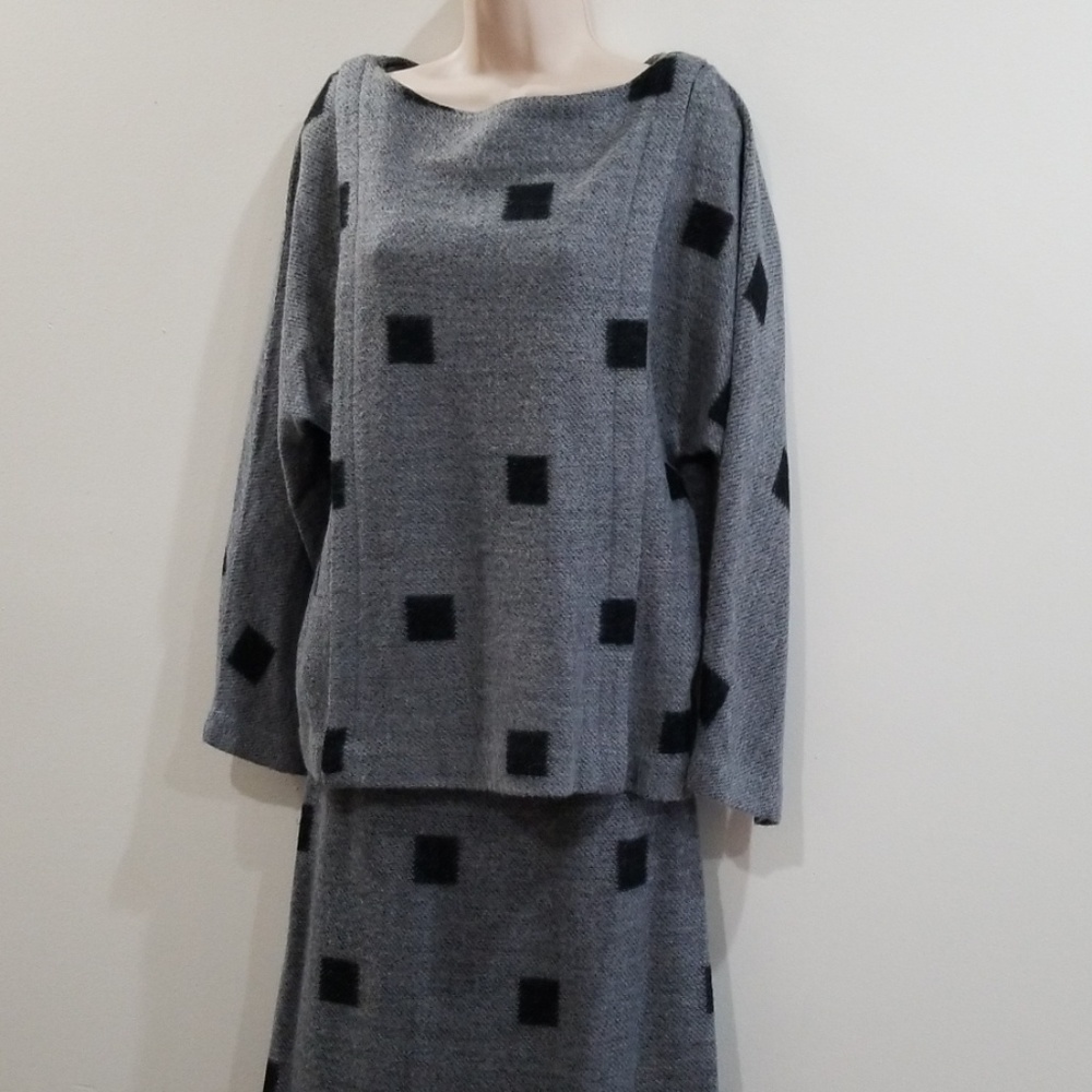 Lavantino gray and black 3 piece business suit 12